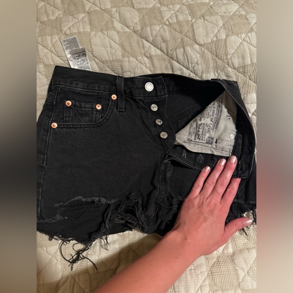 Levi’s Jean shorts - Picture 3 of 4
